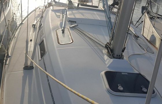 Sailboat Beneteau OCEANIS 321 10m