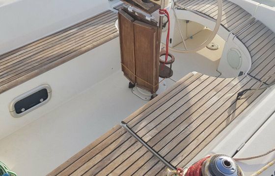 Sailboat Beneteau OCEANIS 321 10m