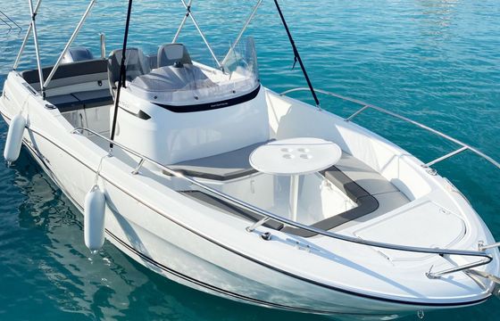 Motorboat Jeanneau Cap Camarat 6.5 CC 150hp