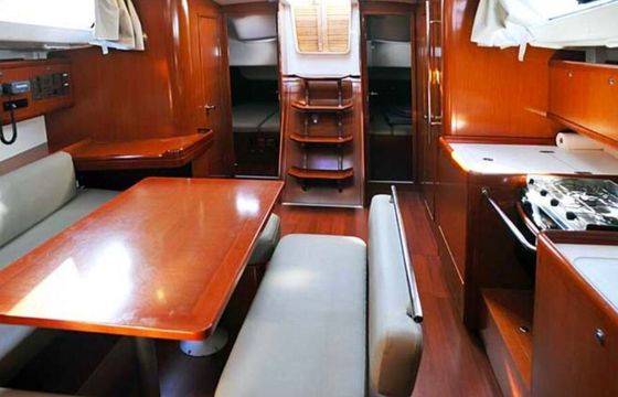 Sailboat Beneteau Oceanis 43 13.26m
