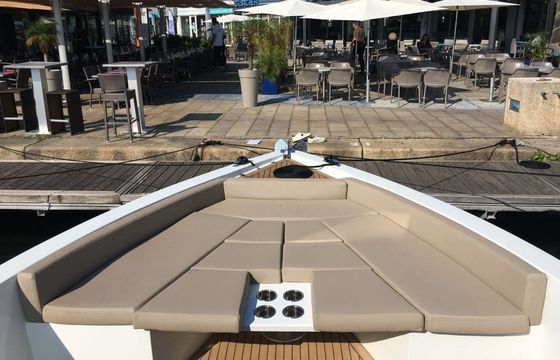 Motorboat De Antonio D34 600hp