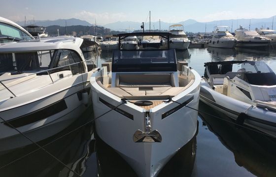 Motorboat De Antonio D34 600hp
