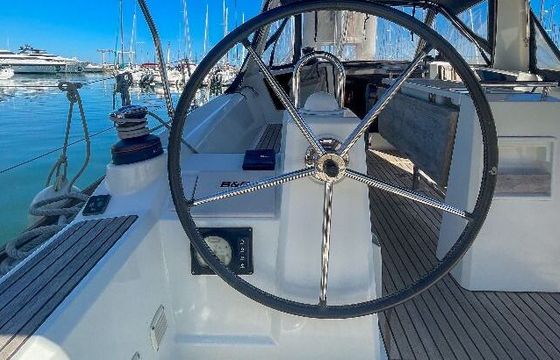 Sailboat 4 OCEANIS 35.1 - PA (3D/0C/0P) 9m