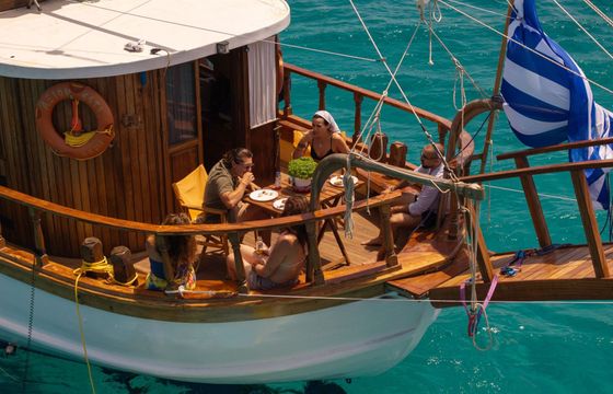 Motorboat Traditional Athenian Cruiser 380hp