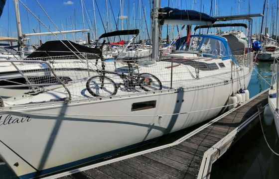 Sailboat Beneteau Océanis 350 10.6m