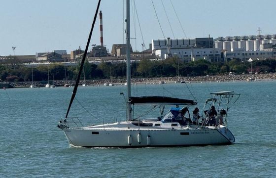 Sailboat Beneteau Océanis 350 10.6m