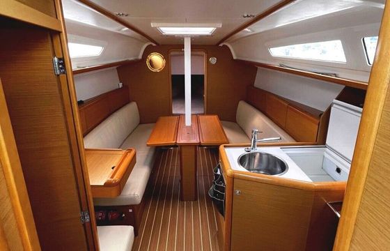 Sailboat Jeanneau Sun Odyssey 33i 9.96m