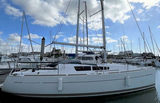 Sailboat Jeanneau Sun Odyssey 33i 9.96m