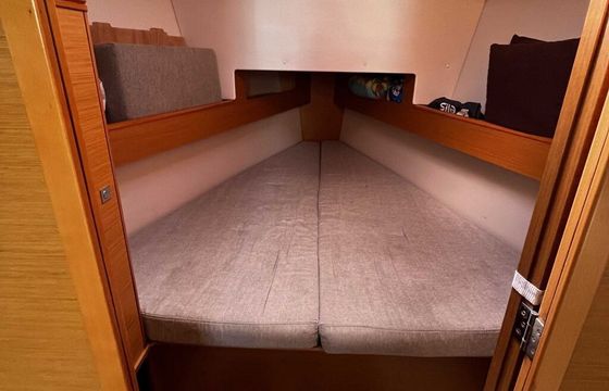 Sailboat Jeanneau Sun Odyssey 33i 9.96m