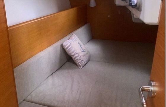 Sailboat Jeanneau Sun Odyssey 33i 9.96m