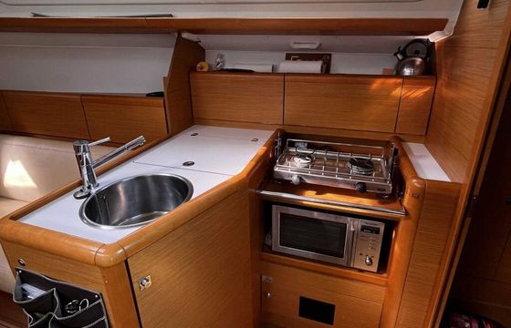 Sailboat Jeanneau Sun Odyssey 33i 9.96m