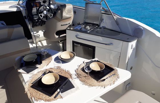 Motorboat Quicksilver Activ 805 cruiser 300hp