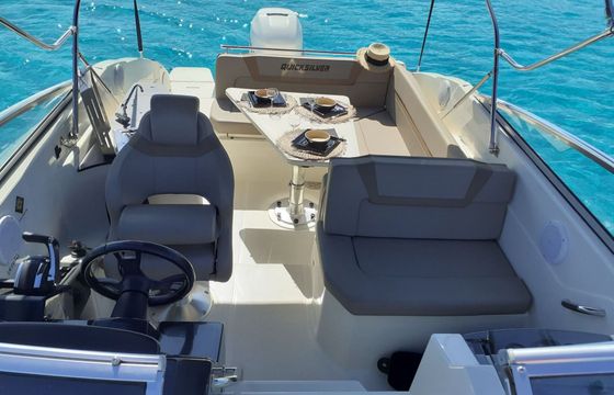 Motorboat Quicksilver Activ 805 cruiser 300hp