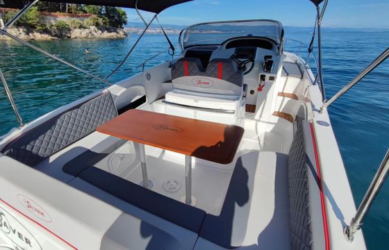 Motorboat Saver 750 Wa 300hp