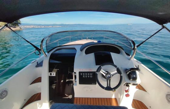 Motorboat Saver 750 Wa 300hp