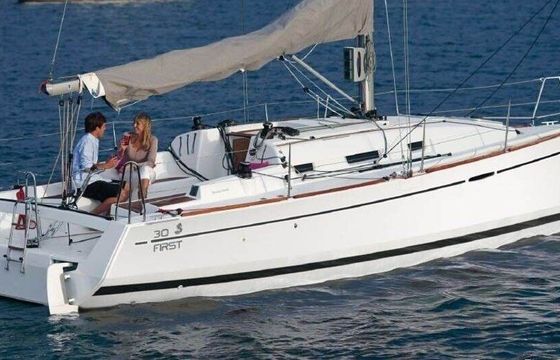 Sailboat Bénéteau First 30 9.81m