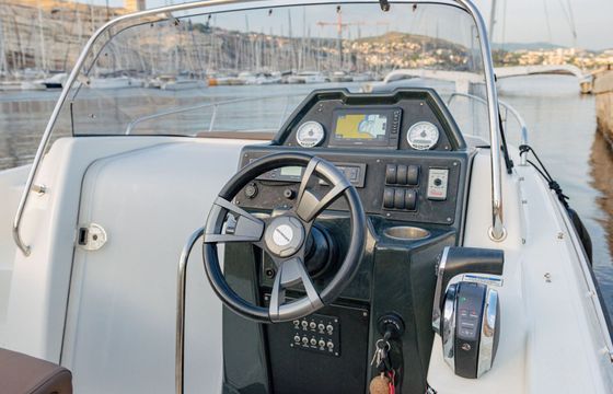 Motorboat Quicksilver 755 Sundeck 225hp