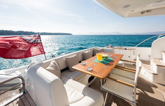 Motor yacht Princess 64 Fly White 2230hp
