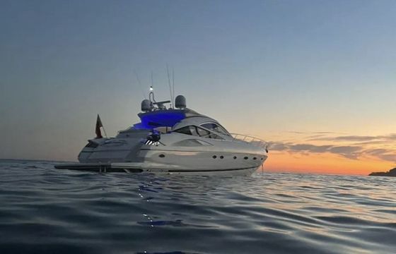 Motor yacht Sunseeker Predator 68 1800hp