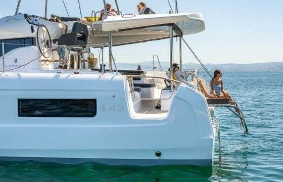 Catamaran Lagoon-Bénéteau Lagoon 43 - 3 + 2 cab. 13m