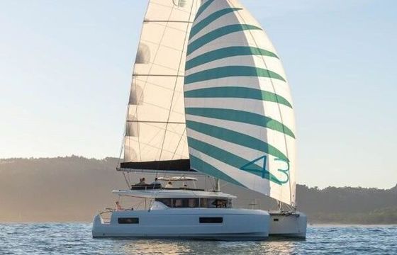 Catamaran Lagoon-Bénéteau Lagoon 43 - 3 + 2 cab. 13m