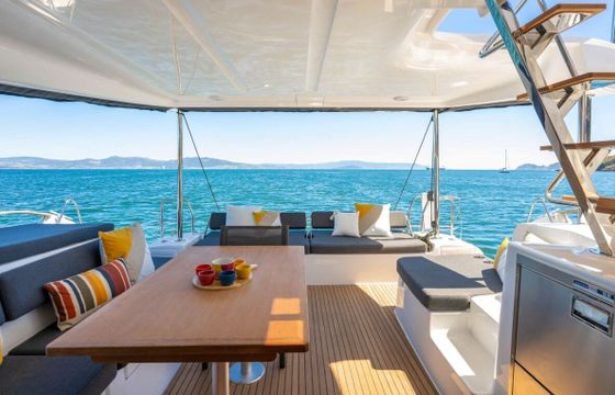 Catamaran Lagoon-Bénéteau Lagoon 43 - 3 + 2 cab. 13m
