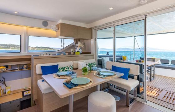 Catamaran Lagoon-Bénéteau Lagoon 43 - 3 + 2 cab. 13m