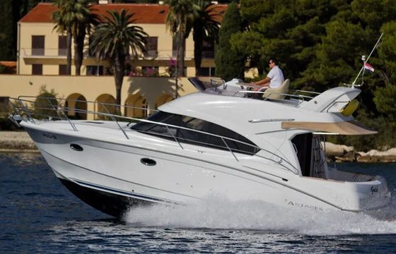 Motorboat Bénéteau Antares 36 520hp