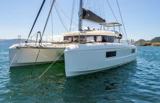 Catamaran Lagoon LAGOON 43 (4 CAB + 2) / 4 SDB 13m