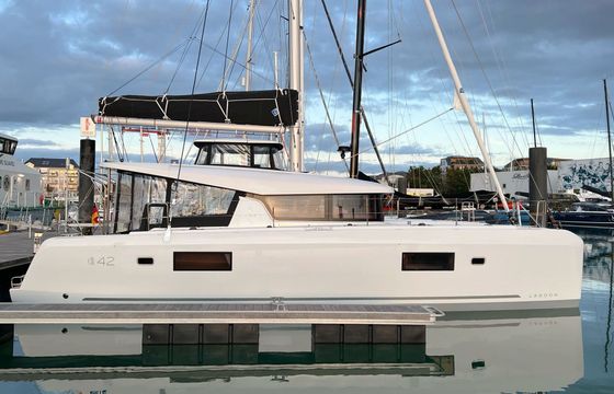 Catamaran Lagoon-Bénéteau Lagoon 42 - 3 + 1 cab. 12m