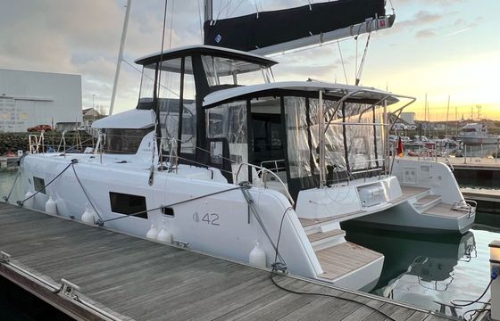 Catamaran Lagoon-Bénéteau Lagoon 42 - 3 + 1 cab. 12m