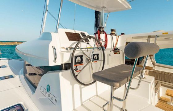 Catamaran Lagoon-Bénéteau Lagoon 42 - 3 + 1 cab. 12m