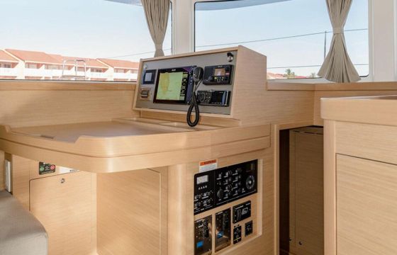 Catamaran Lagoon-Bénéteau Lagoon 42 - 3 + 1 cab. 12m