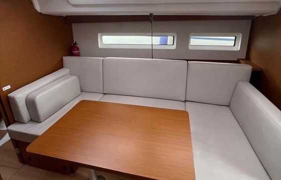 Sailboat Jeanneau Sun Odyssey 440 13m