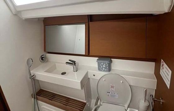 Sailboat Jeanneau Sun Odyssey 440 13m