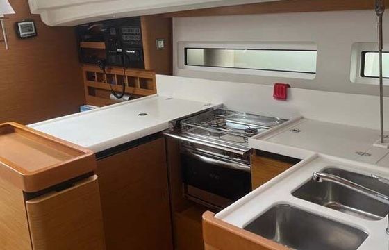Sailboat Jeanneau Sun Odyssey 440 13m