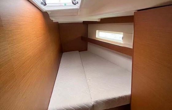 Sailboat Jeanneau Sun Odyssey 440 13m