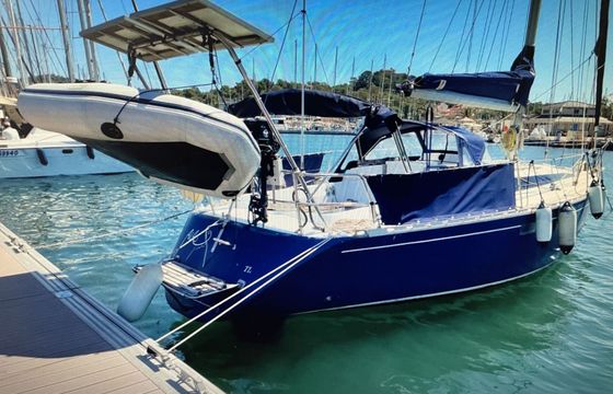 Sailboat Beneteau First 35 10.7m