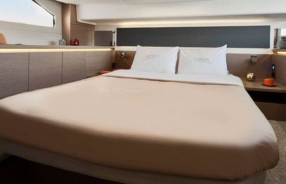 Motorboat Jeanneau Prestige 420 Fly 850hp