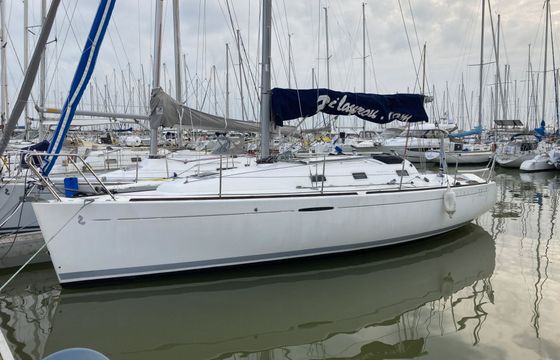 Sailboat Beneteau 31.7 9.6m