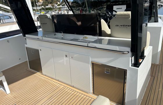Motor yacht De Antonio D42 1050hp