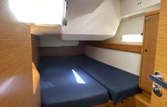 Sailboat Jeanneau Sun Odyssey 469 14.05m