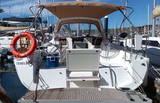 Sailboat BENETEAU OCEANIS 41.1 12.43m