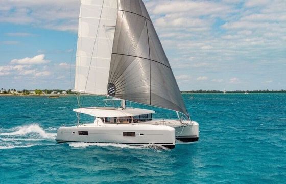 Catamaran Lagoon Catamarans Lagoon 42 with watermaker 12.8m