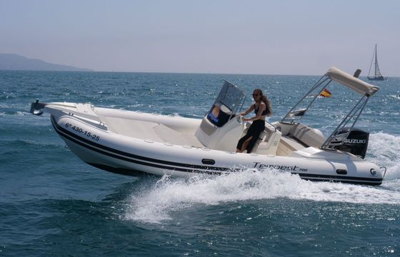 Motorboat Capelli Capelli Tempest 700 175hp