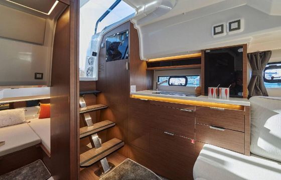 Motorboat Jeanneau Cap Camarat 10.5 Wa 600hp