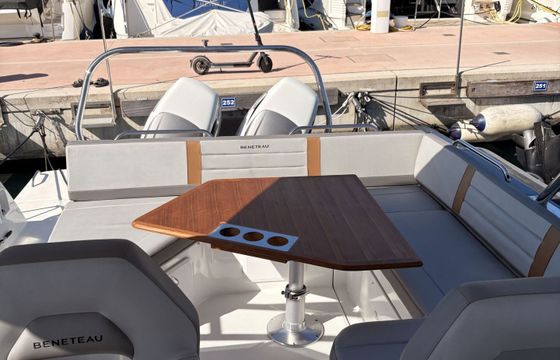 Motor yacht Beneteau Flyer 10 700hp
