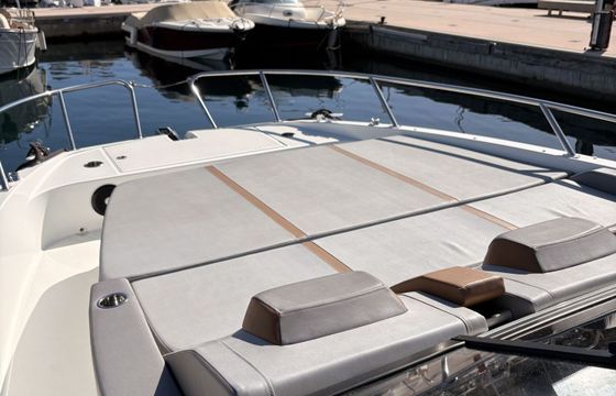 Motor yacht Beneteau Flyer 10 700hp