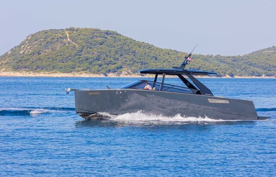 Sparus Boats - Luxury Motor Yacht Colnago 38