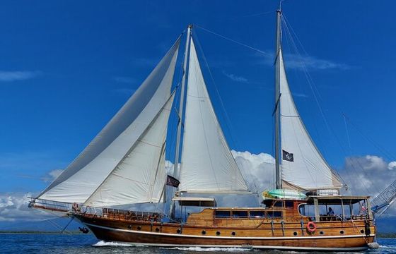 Brisa Elegante – 100' Wooden Sail Cruiser